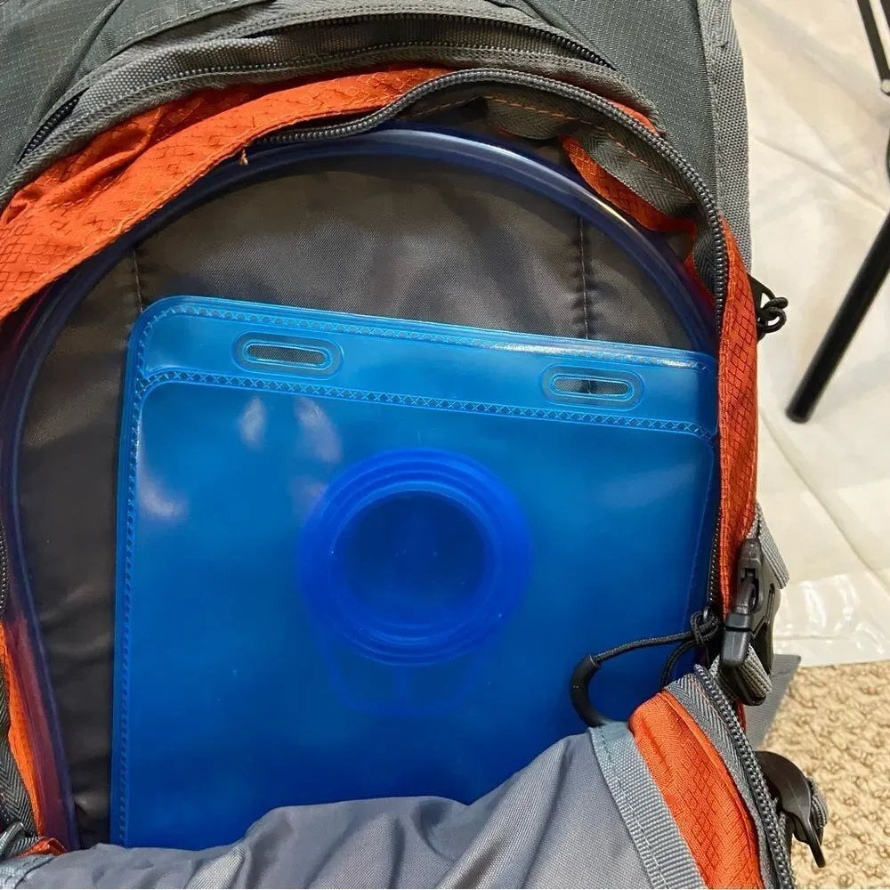 New without tags WORLD FAMOUS SPORTS® AMERICAN OUTBACK ACTION 12 HYDRATION PACK‎